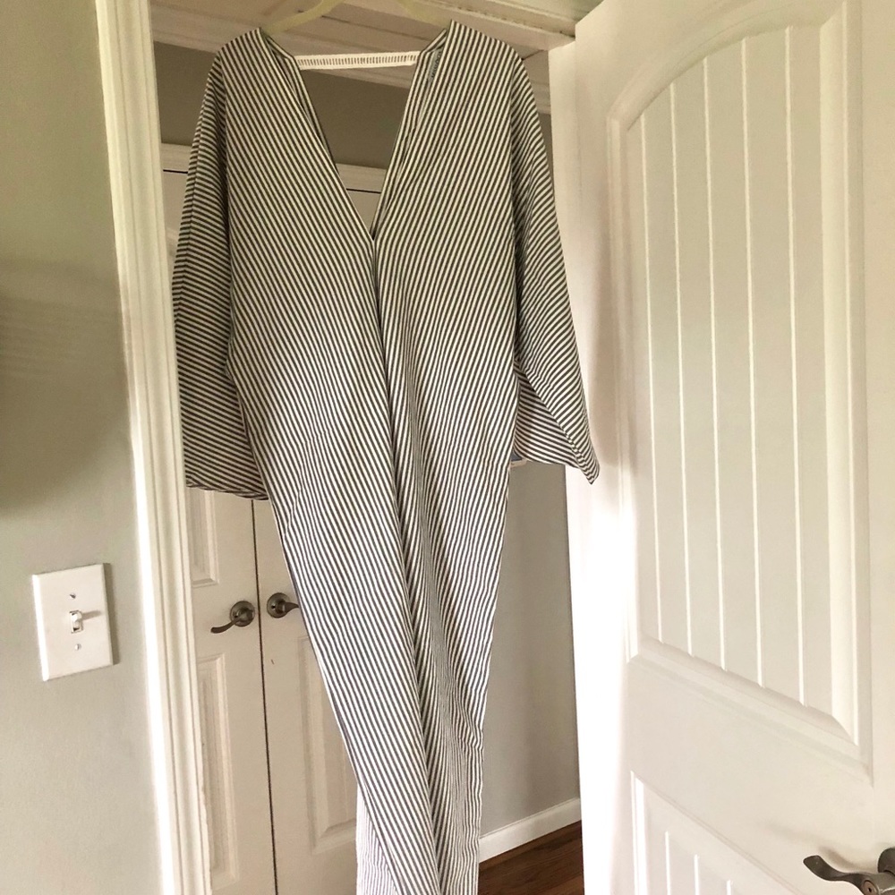 Kaftan style, low cut maxi dress